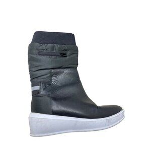 Under Armour Women's US 7 Elevated Boot Puffer Winter Boot 1297600 001 Black